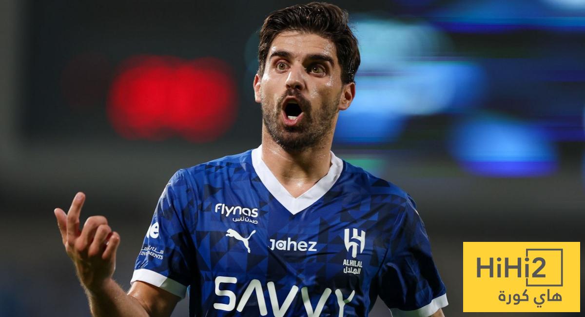 مطالب بوضع حد لتصرفات نيفيز داخل الملعب ! مطالب بوضع حد لتصرفات نيفيز داخل الملعب !