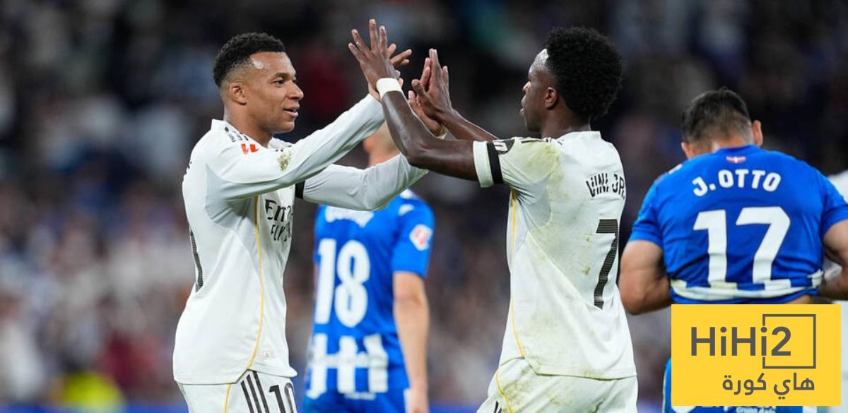 مبابي يمنح قميصه لمدرب الافيس