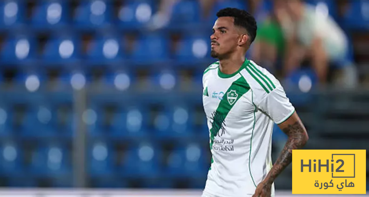 صور – حارس النصر يتسبب في إصابة قوية لجالينو واللاعب ينهار باكيا!