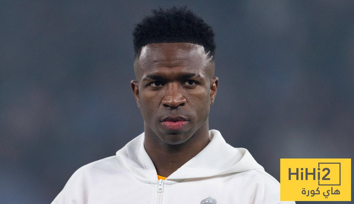صحفي يحلل موقف ريال مدريد مع فينيسيوس: هل تبرر أرقام الرحيل تلبية مطالبه؟
