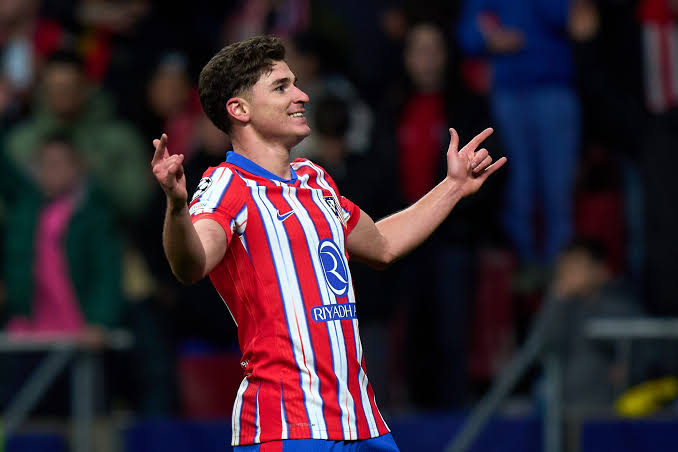 الجميع يريد رحيل ألفاريز عن أتلتيكو مدريد إلا شخصًا واحدًا