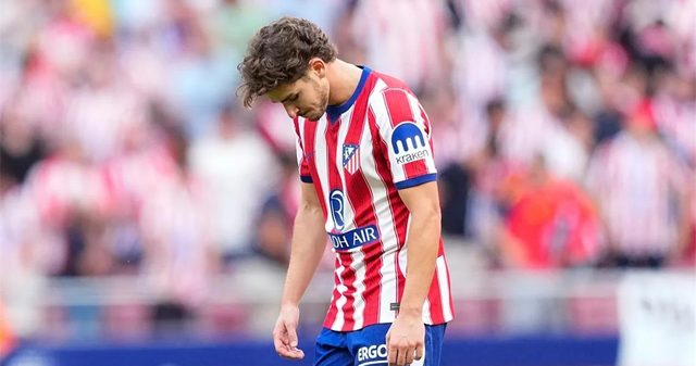 صحفي يكشف تفاصيل الاتفاق بين ألفاريز وأتلتيكو مدريد الذي تسبب في فتح هذه القضية