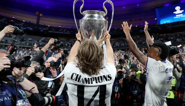 مودريتش رد .. لماذا فاز ريال مدريد بدوري ابطال اوروبا اكثر من اللغيا في فترتك ؟