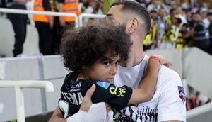 صورة .. موقف طريف وعفوي بين جورجينا ونجل كريم بنزيما