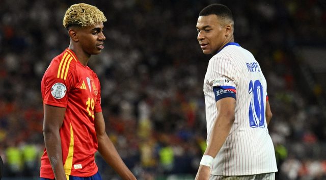 لاعب اتلتيكو مدريد يختار لامين للفوز بالكرة الذهبية ، ويوضح سبب رفضه لمبابي