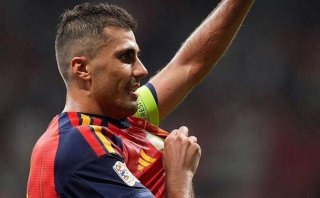 رودري عاشر من يفعلها لبرشلونة مع اسبانيا